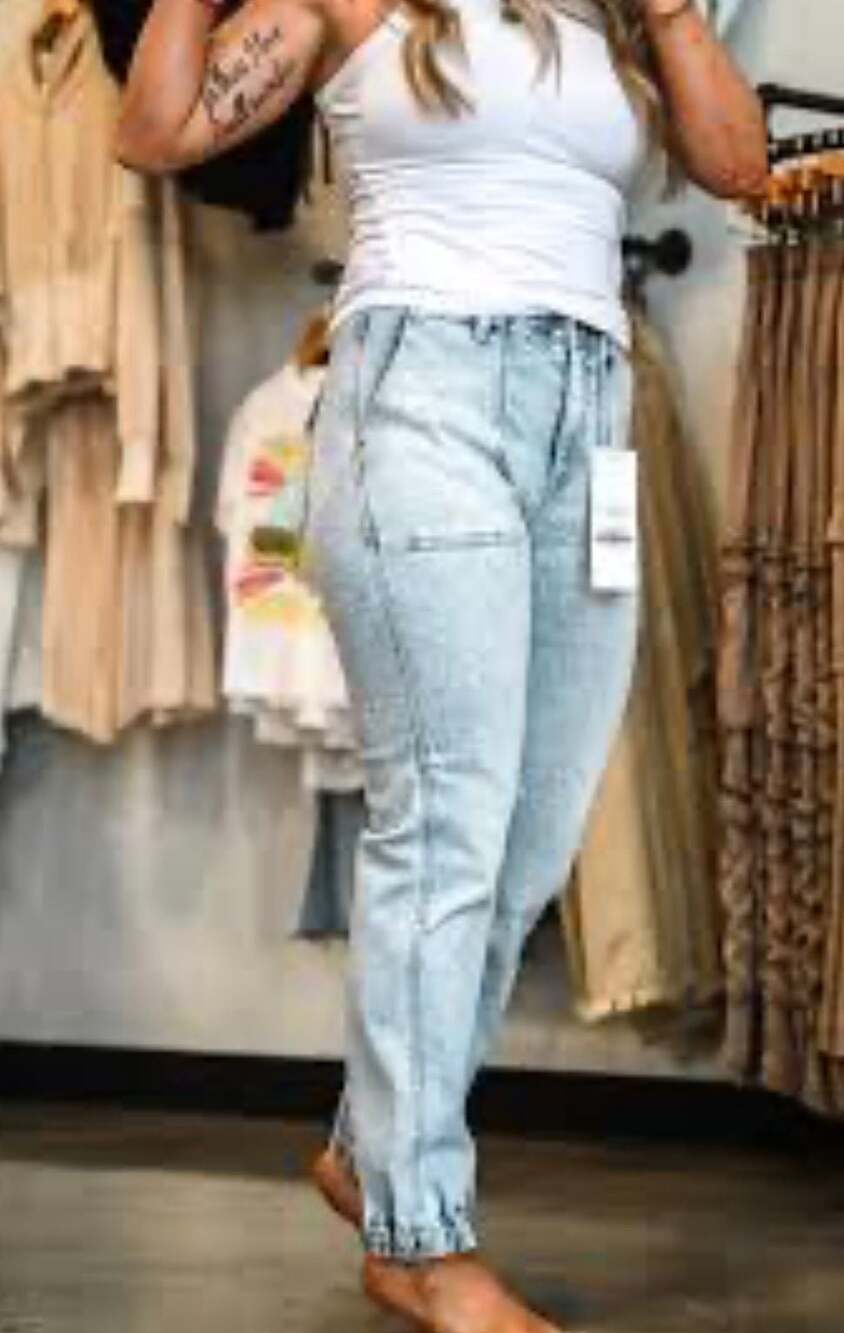 Risen Los Angeles Light Wash Elastic Waist Jogger Jeans Size 13